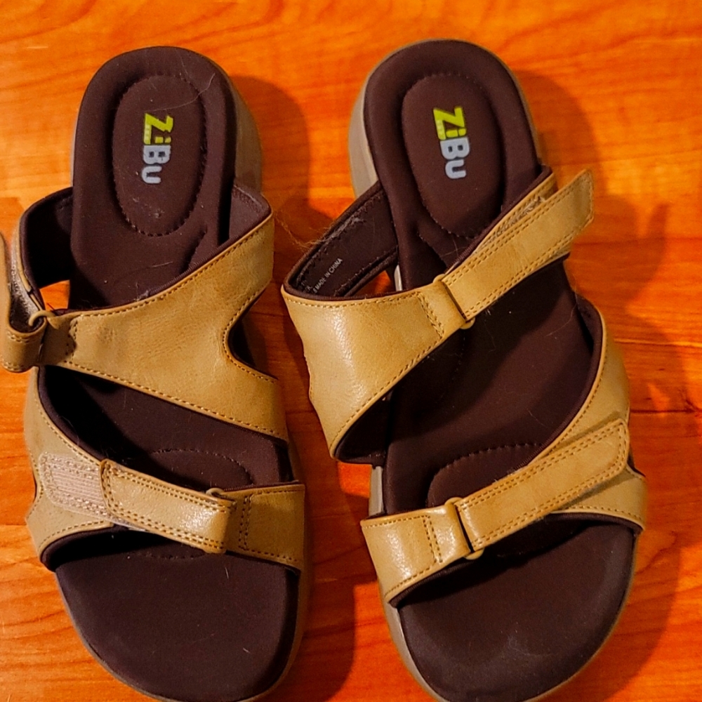 Zibu sandals